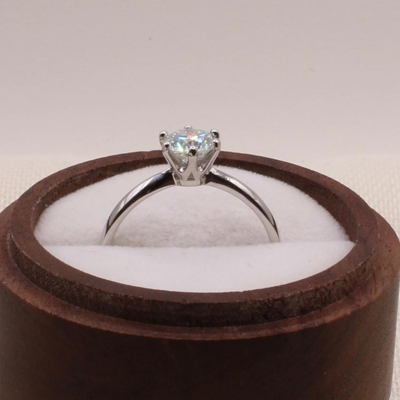 18K White Gold Plated 1 Carat Solitaire Moissanite 925 Silver Engagement… - Picture 5 of 11